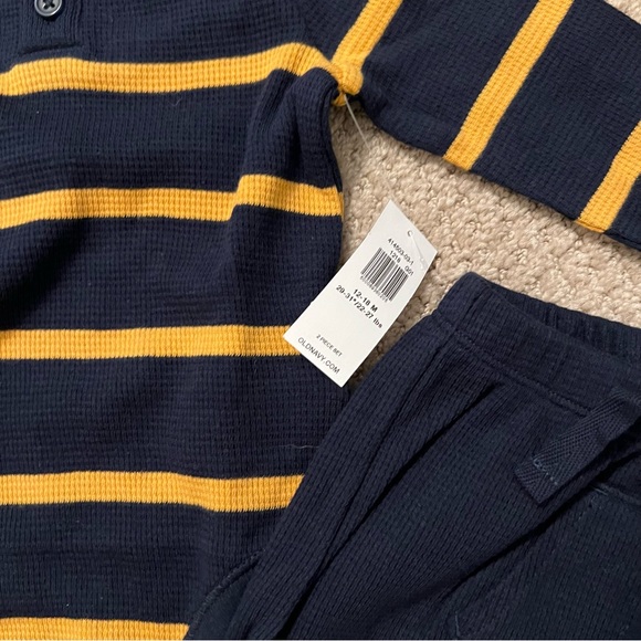 Old Navy Matching Set 12-18 months - Picture 2 of 3